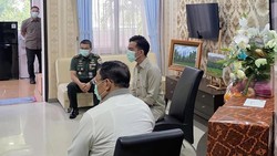 Gibran Jenguk SBY di Rumah Sakit