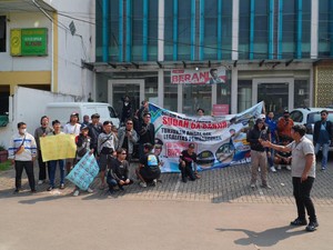 Banjir Bertubi-tubi! Warga Arthera Hill 2 Geruduk Kantor Pengembang