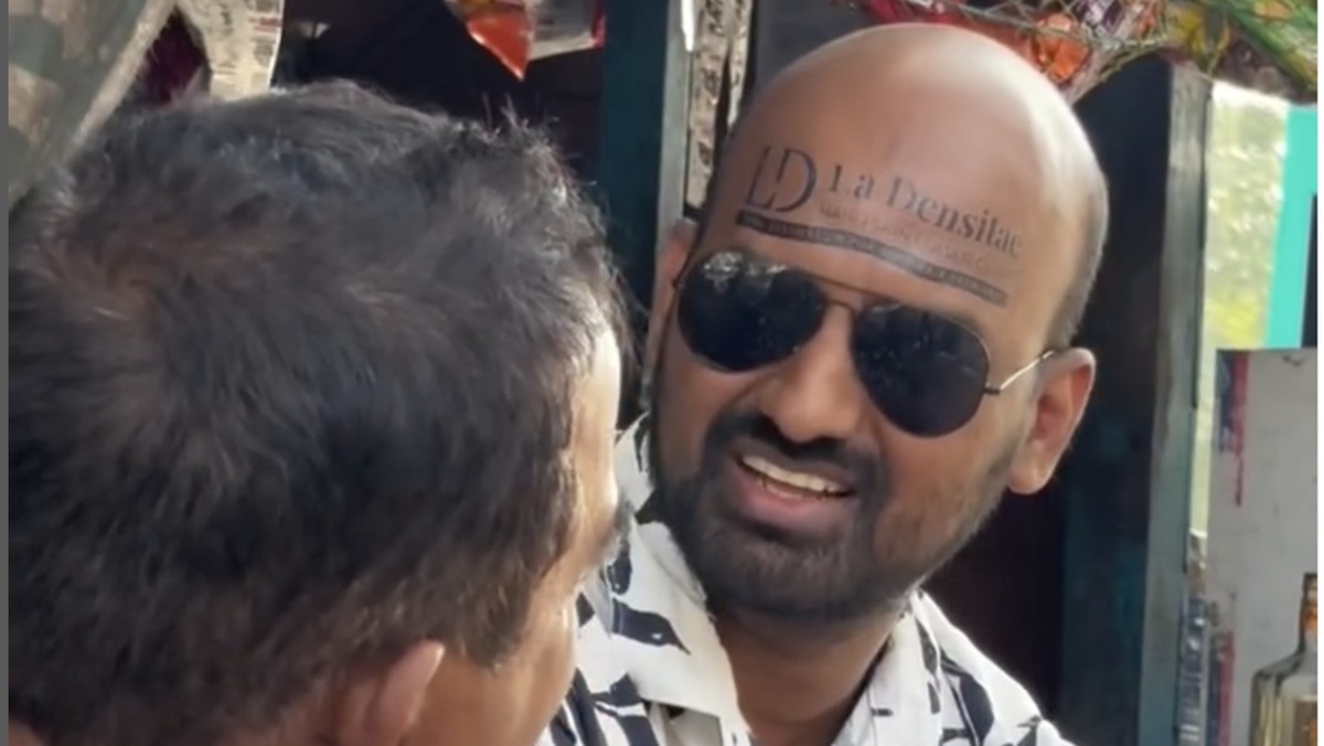 Kepala Botak YouTuber India Jadi Billboard Komersial!
