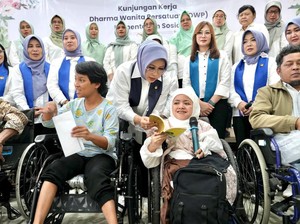 DWP Kemensos Salurkan Bantuan Kursi Roda-Sembako ke 21 PPKS di Yogyakarta