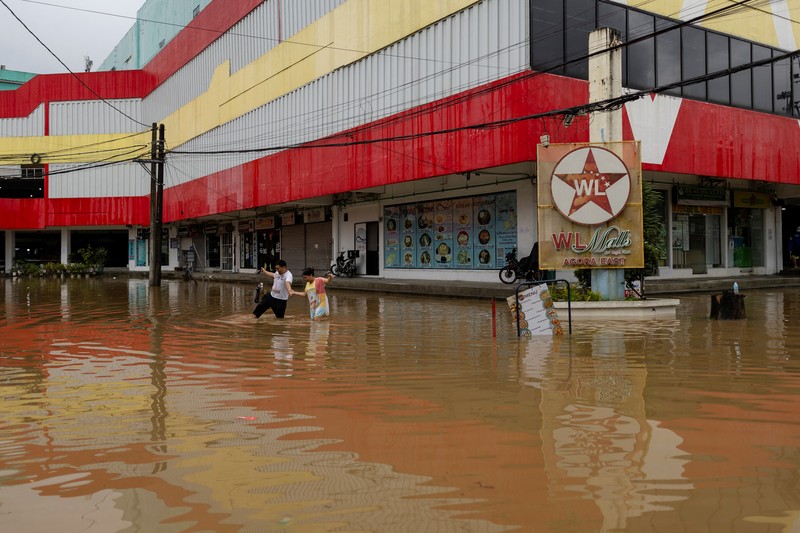 Hujan deres menyebabkan banjir di monsun di Cainta, Rizal, Filipina, Selasa (22/7/2025). Hujan deres menyebabkan banjir di monsun di Cainta, Rizal, Filipina, Selasa (22/7/2025). (REUTERS/Eloisa Lopez)