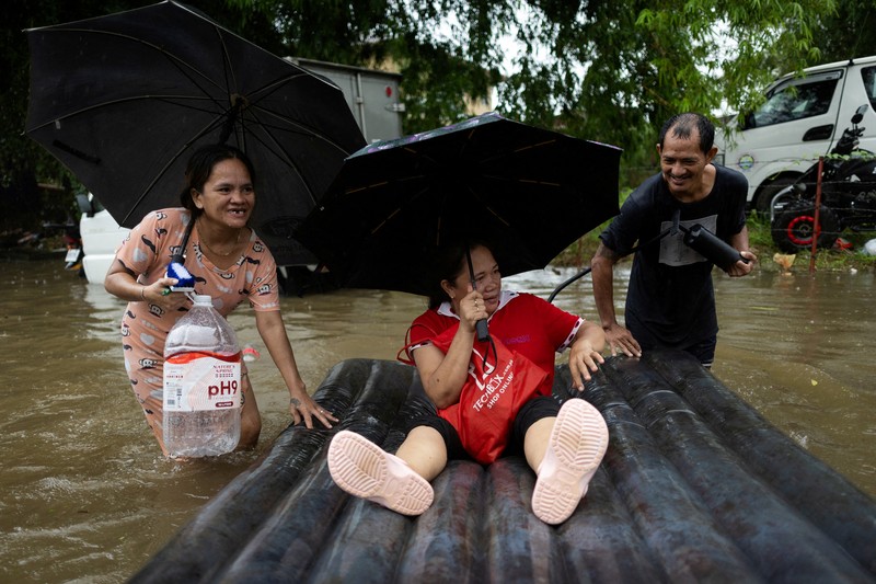 Hujan deres menyebabkan banjir di monsun di Cainta, Rizal, Filipina, Selasa (22/7/2025). Hujan deres menyebabkan banjir di monsun di Cainta, Rizal, Filipina, Selasa (22/7/2025). (REUTERS/Eloisa Lopez)