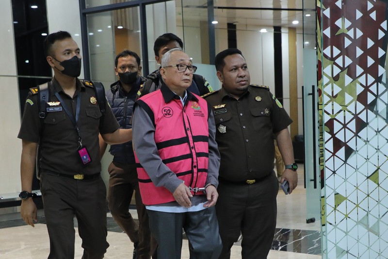 Kejaksaan Agung menetapkan delapan tersangka baru dalam perkara kasus dugaan korupsi pemberian kredit bank kepada PT Sri Rejeki Isman (Sritex). Penetapan itu disampaikan Direktur Penyidikan Jaksa Agung Muda Tindak Pidana Khusus Kejagung Nurcahyo Jungkung Madyo dalam keterangan pers di Gedung Jampidsus Kejagung, Senin (21/7/2025) tengah malam. Kejaksaan Agung menetapkan delapan tersangka baru dalam perkara kasus dugaan korupsi pemberian kredit bank kepada PT Sri Rejeki Isman (Sritex). Penetapan itu disampaikan Direktur Penyidikan Jaksa Agung Muda Tindak Pidana Khusus Kejagung Nurcahyo Jungkung Madyo dalam keterangan pers di Gedung Jampidsus Kejagung, Senin (21/7/2025) tengah malam. (Dok. Kejaksaan Agung)