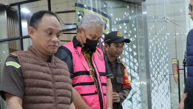 Penampakan Tersangka Kasus Korupsi Sritex, Ada Eks Bos BJB-Bank Jateng