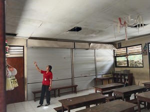 SD Peninggalan Zaman Belanda di Tabanan Rusak, Atap Bocor-Plafon Jebol