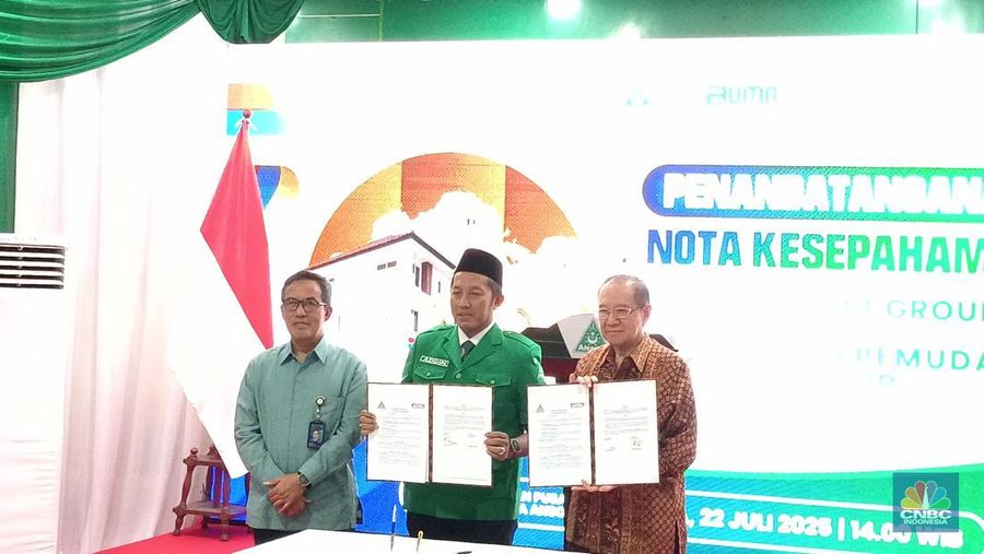Penandatanganan nota kesepahaman antara GP Ansor dengan Indomaret Group di Jakarta, Selasa (22/7/2025). (CNBC Indonesia/Martyasari Rizky)
