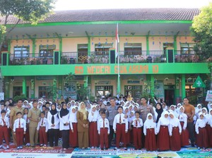 Polres Probolinggo Kota Edukasi Siswa dan Guru SD Cegah Bullying