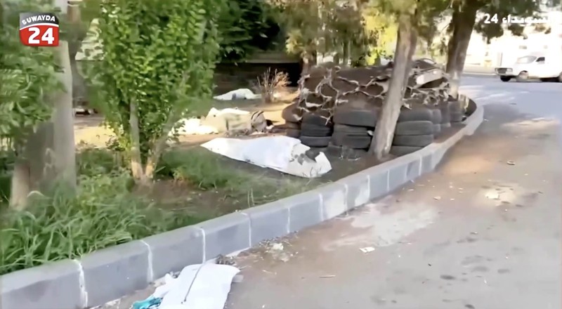 Rekaman video memperlihatkan kantong-kantong jenazah berserakan di halaman Rumah Sakit Nasional Sweida, yang dihuni mayoritas warga komunitas Druze, di kota Sweida, Suriah selatan, pada Minggu (20/7). Rekaman video memperlihatkan kantong-kantong jenazah berserakan di halaman Rumah Sakit Nasional Sweida, yang dihuni mayoritas warga komunitas Druze, di kota Sweida, Suriah selatan, pada Minggu (20/7). (Tangkapan Layar Video Reuters/Suwayda 24)