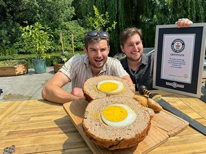 Wow! Scotch Egg Terbesar di Dunia Lebih Gede dari Bola Bowling