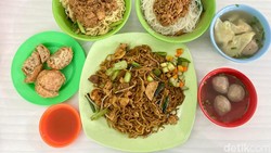 Bakmi BBT: Kenikmatan Bakmi dan Bakso Goreng Gurih di Matraman Sejak 1978