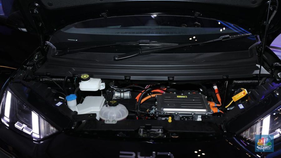 BYD memperkenalkan kendaraan barunya BYD Atto 1 di Internasional Auto Show (GIIAS) 2025 DI Tangerang, Banten, Rabu (23/7/2025). (CNBC Indonesia/Tri Susilo)