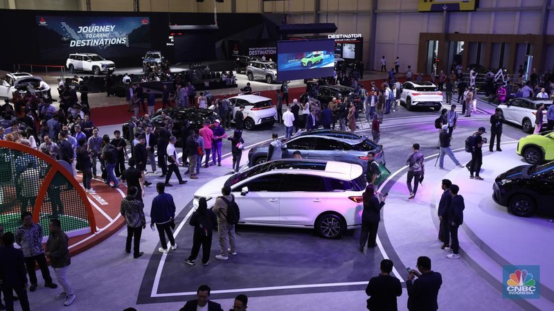 BYD memperkenalkan kendaraan barunya BYD Atto 1 di Internasional Auto Show (GIIAS) 2025 DI Tangerang, Banten, Rabu (23/7/2025). (CNBC Indonesia/Tri Susilo)