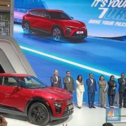 VinFast Rilis VF7 di GIIAS 2025, Harga Pameran Dibanderol Rp 568 Juta