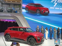 VinFast Rilis VF7 di GIIAS 2025, Harga Pameran Dibanderol Rp 568 Juta