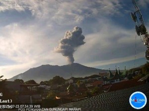 Gunung Marapi Erupsi Pagi Ini, Semburkan Abu Vulkanik 1,6 Km