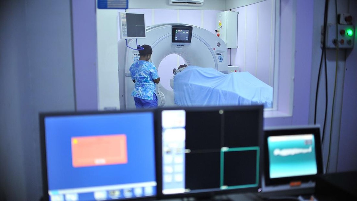 Maut Mengintai: Kalung Besi, Pria Tersedot MRI!