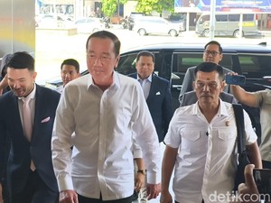 Jokowi Bawa Ijazah S1 UGM Saat Pemeriksaan di Mapolresta Solo