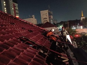 Kebakaran Rumah di Surabaya, Dua ART Sempat Terjebak
