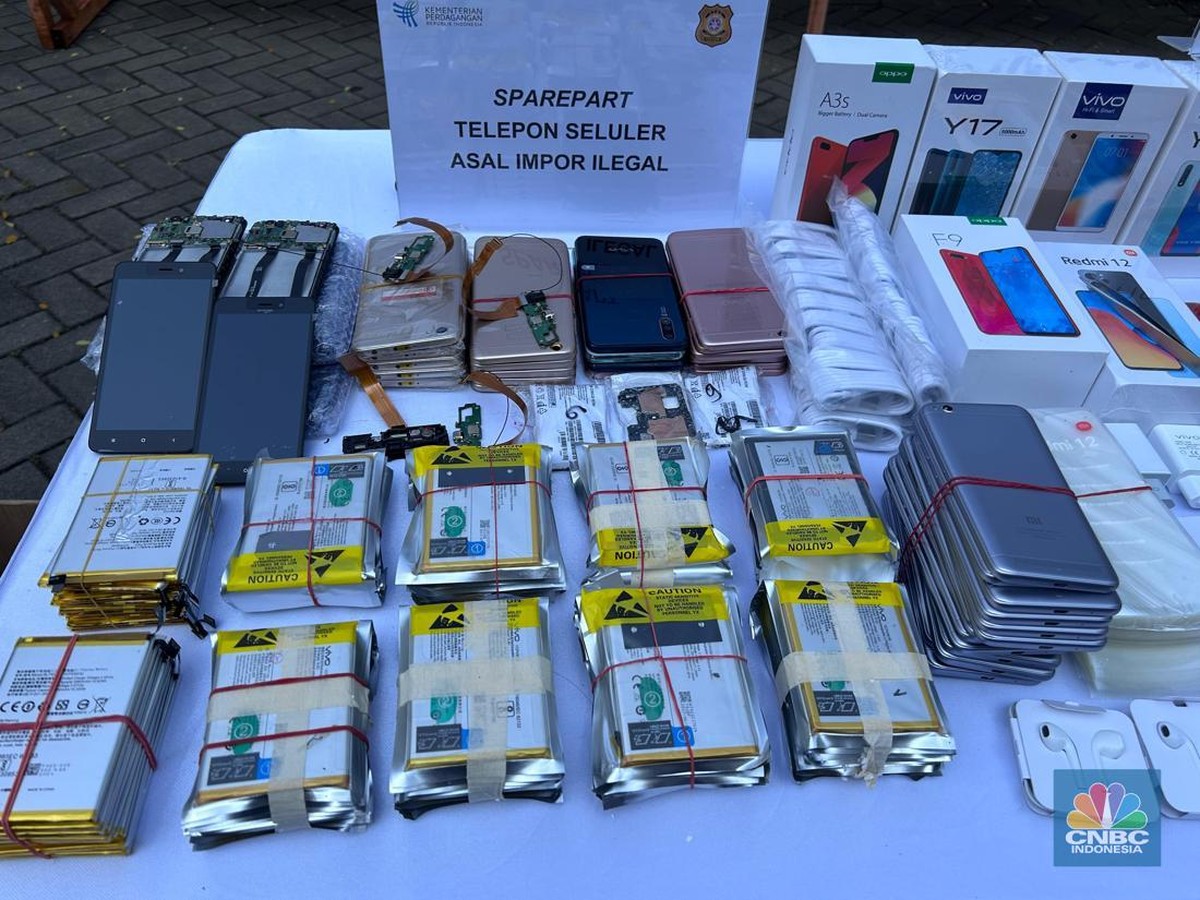 Kemendag Ungkap Peredaran HP Ilegal dan Aksesoris Palsu di Jakarta Barat