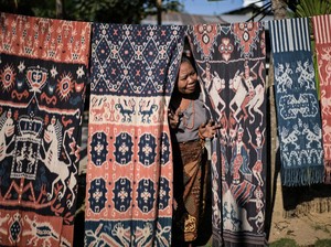 Liburan ke Sumba? Jangan Lupa Bawa Pulang Tenun Khasnya dan Daftar Harga