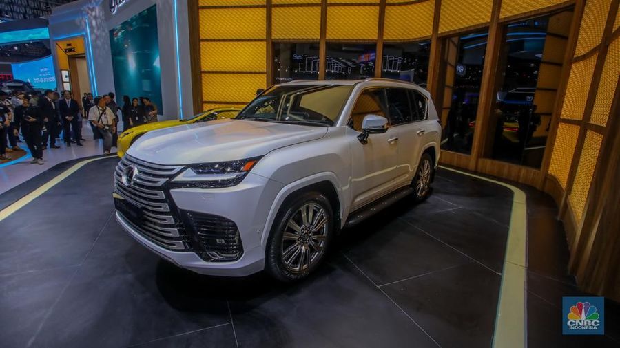 Suasna acara Gaikindo Indonesia International Auto Show (GIIAS) di ICE BSD City, Kabupaten Tangerang, Rabu (23/7/2024). (CNBC Indonesia/Faisal Rahman)