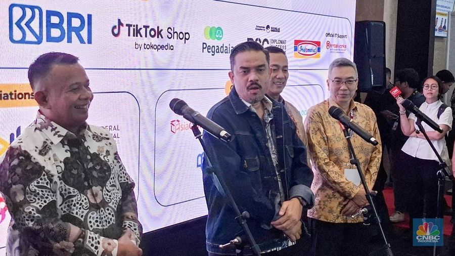Menteri UMKM, Maman Abdurrahman saat memberikan paparannya di acara Pembukaan Inabuyer B2B2G Expo 2025 di Gedung Smesco, Rabu (23/7/2025). (CNBC Indonesia/Chandra Dwi Pranata)
