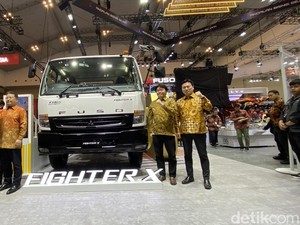 Mitsubishi Fuso di GIIAS 2025: Fighter X Terbaru-Canter buat Ngecas Baterai Truk