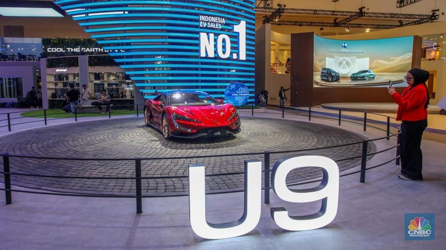 Suasna acara Gaikindo Indonesia International Auto Show (GIIAS) di ICE BSD City, Kabupaten Tangerang, Rabu (23/7/2024). (CNBC Indonesia/Faisal Rahman) Suasna acara Gaikindo Indonesia International Auto Show (GIIAS) di ICE BSD City, Kabupaten Tangerang, Rabu (23/7/2024). (CNBC Indonesia/Faisal Rahman)
