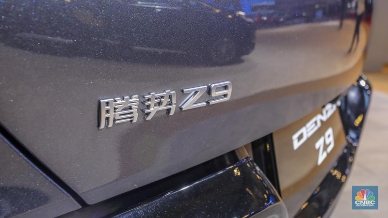 Mobil listrik premium asal China BYD YangWang U9 dipamerkan dalam acara GIIAS 2025 di ICE BSD, Kabupaten Tangerang, Banten, Rabu (23/7/2025). (CNBC Indonesia/Faisal Rahman)