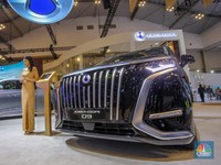 Penjualan Denza D9 Salip Alphard, Takhta Mobil Sultan di RI Berubah?