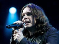Ozzy Osbourne Wafat, Kala Sang 