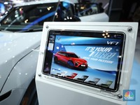 Pabrikan kendaraan asal Vietnam, VinFast meluncurkan VF7 di Internasional Auto Show (GIIAS) 2025 DI Tangerang, Banten, Rabu (23/7/2025). (CNBC Indonesia/Tri Susilo)