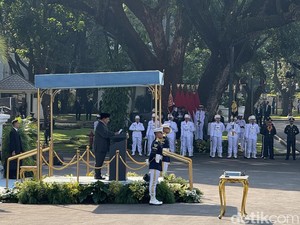 Bangga dan Haru, Prabowo Ucap Terima Kasih ke Pembina-Ortu Perwira TNI-Polri