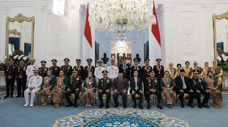 Presiden Prabowo Subianto memberikan arahan terhadap perwira muda TNI dan Polri tahun 2025. Tercatat sebanyak 2.000 perwira yang dilantik melalui Upacara Prasetya Perwira (Perspa) di halaman Istana Merdeka, Jakarta Pusat, Rabu (23/7/2025). (Instagram/prabowo)