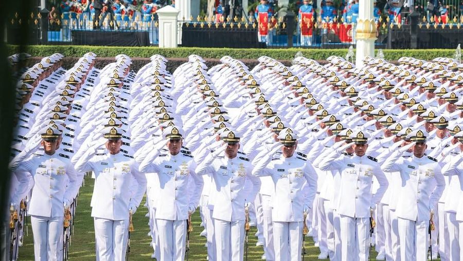 Presiden Prabowo Subianto memberikan arahan terhadap perwira muda TNI dan Polri tahun 2025. Tercatat sebanyak 2.000 perwira yang dilantik melalui Upacara Prasetya Perwira (Perspa) di halaman Istana Merdeka, Jakarta Pusat, Rabu (23/7/2025). (Instagram/prabowo)
