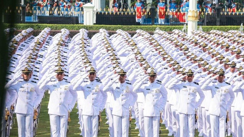 Presiden Prabowo Subianto memberikan arahan terhadap perwira muda TNI dan Polri tahun 2025. Tercatat sebanyak 2.000 perwira yang dilantik melalui Upacara Prasetya Perwira (Perspa) di halaman Istana Merdeka, Jakarta Pusat, Rabu (23/7/2025). (Instagram/prabowo)