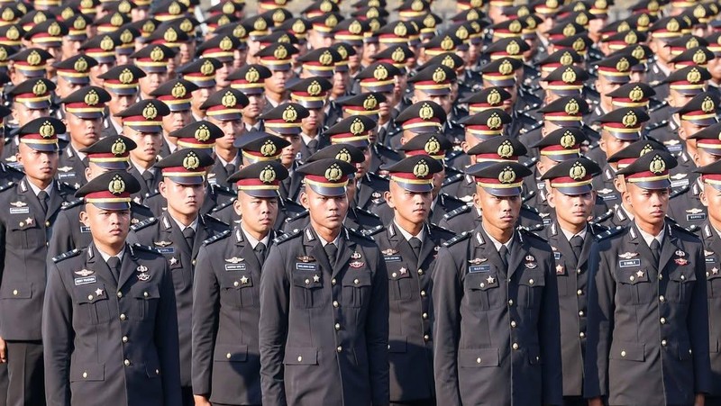 Presiden Prabowo Subianto memberikan arahan terhadap perwira muda TNI dan Polri tahun 2025. Tercatat sebanyak 2.000 perwira yang dilantik melalui Upacara Prasetya Perwira (Perspa) di halaman Istana Merdeka, Jakarta Pusat, Rabu (23/7/2025). (Instagram/prabowo)