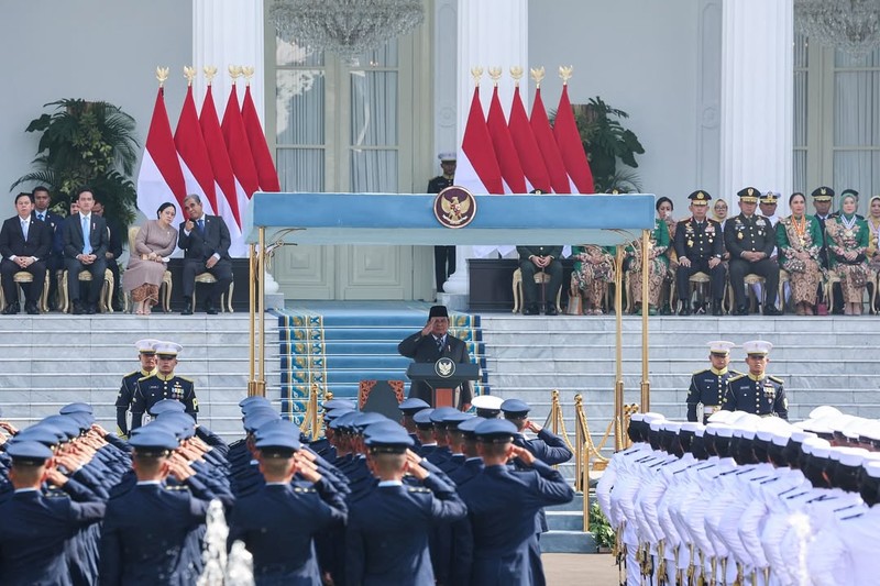 Presiden Prabowo Subianto memberikan arahan terhadap perwira muda TNI dan Polri tahun 2025. Tercatat sebanyak 2.000 perwira yang dilantik melalui Upacara Prasetya Perwira (Perspa) di halaman Istana Merdeka, Jakarta Pusat, Rabu (23/7/2025). (Instagram/prabowo)