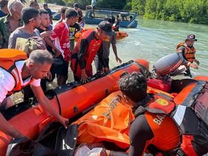 Lansia Ditemukan Tewas Saat Mencari Ikan di Teluk Lembata