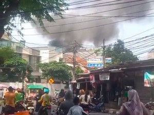 Kebakaran Rumah di Matraman Dalam Jakpus, 70 Personel Damkar Dikerahkan