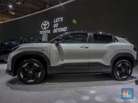 Toyota New bZ4X BEV ditampilkan dalam acara Gaikindo Indonesia International Auto Show (GIIAS) di ICE BSD, Kabupaten Tangerang, Rabu (23/7/2024). (CNBC Indonesia/Faisal Rahman)