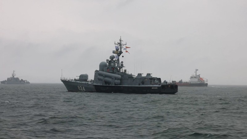 A view shows Russian warships during major naval drills, which are conducted by the Russian Navy in the Pacific and Arctic oceans and in the Baltic and Caspian seas, at an unknown location, in this still image taken from video released July 23, 2025. Russian Defence Ministry/Handout via REUTERS ATTENTION EDITORS - THIS IMAGE HAS BEEN SUPPLIED BY A THIRD PARTY. NO RESALES. NO ARCHIVES. MANDATORY CREDIT.