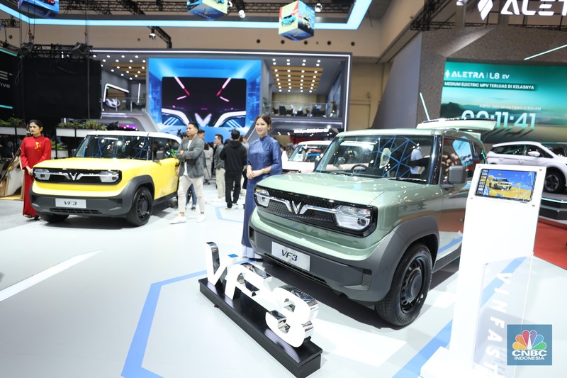 Pabrikan kendaraan asal Vietnam, VinFast meluncurkan VF7 di Internasional Auto Show (GIIAS) 2025 DI Tangerang, Banten, Rabu (23/7/2025). (CNBC Indonesia/Tri Susilo)