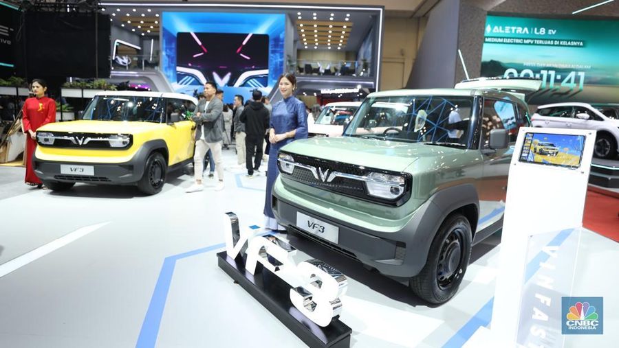 Pabrikan kendaraan asal Vietnam, VinFast meluncurkan VF7 di Internasional Auto Show (GIIAS) 2025 DI Tangerang, Banten, Rabu (23/7/2025). (CNBC Indonesia/Tri Susilo)