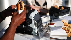 Akhirnya! Elon Musk Resmi Buka Restoran Tesla Pertama di Dunia