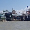 35 Kapal Ponton 'Kegep' Bakamla, Isap Pasir Timah di Laut Bangka
