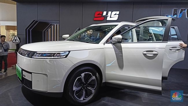 Brand China Ini Tawarkan Mobil Listrik Mirip Innova Rp 300 Jutaan