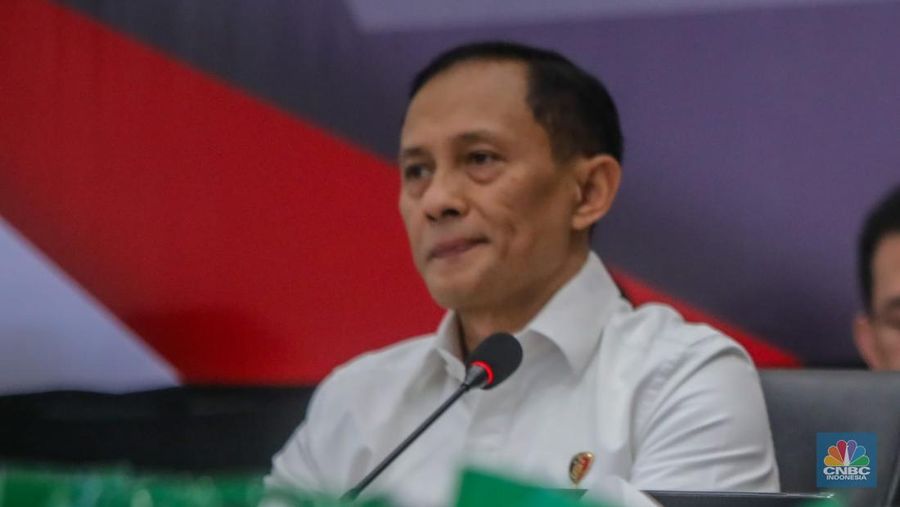 Ketua Satgas Pangan Polri sekaligus Direktur Tindak Pidana Ekonomi Khusus (Dirtipideksus) Bareskrim Polri, Brigjen Helfi Assegaf saat konferensi pers di Bareskrim Polri, Jakarta, Kamis (24/7/2025). (CNBC Indonesia/Faisal Rahman)