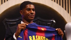 Viral Perbedaan Rashford Diresmikan Aston Villa dan Barcelona