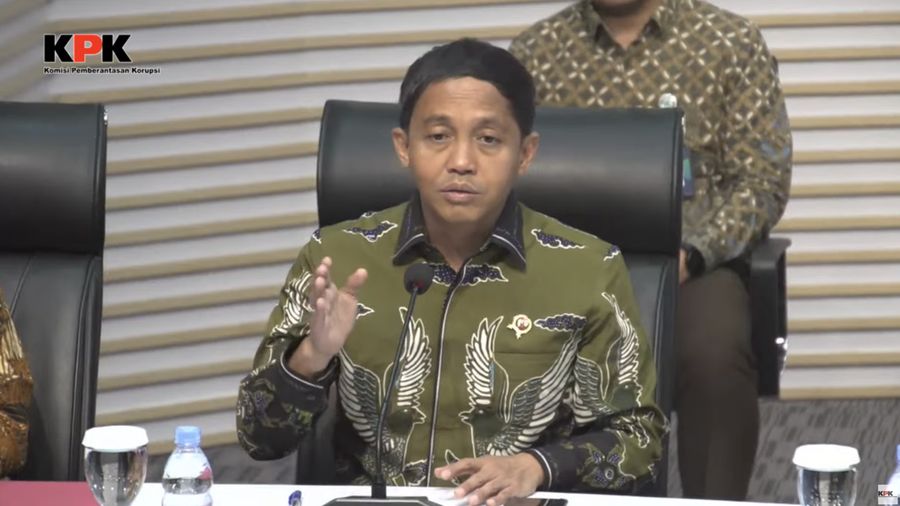 Menteri Kehutanan, Raja Juli Antoni dalam Konferensi Pers Kelembagaan terkait perbaikan tata kelola sektor pertambangan pada Kamis (24/7/2025). (Tangkapan Layar Youtube/KPK RI)